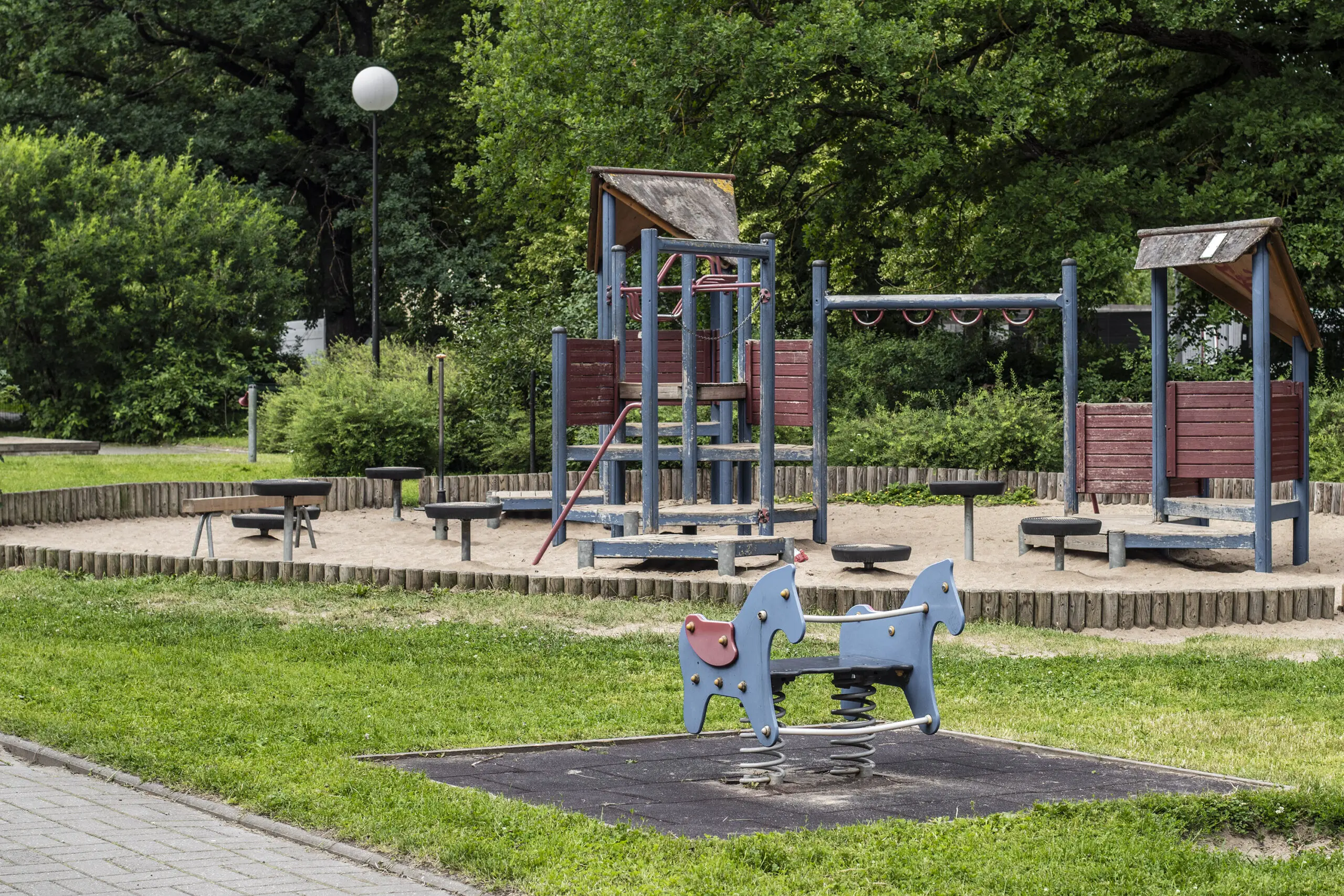 Praegu asuvad alal mitmete trenažööridega spordiplats ja mänguväljak, mis rajati sinna 1990. aastatel.