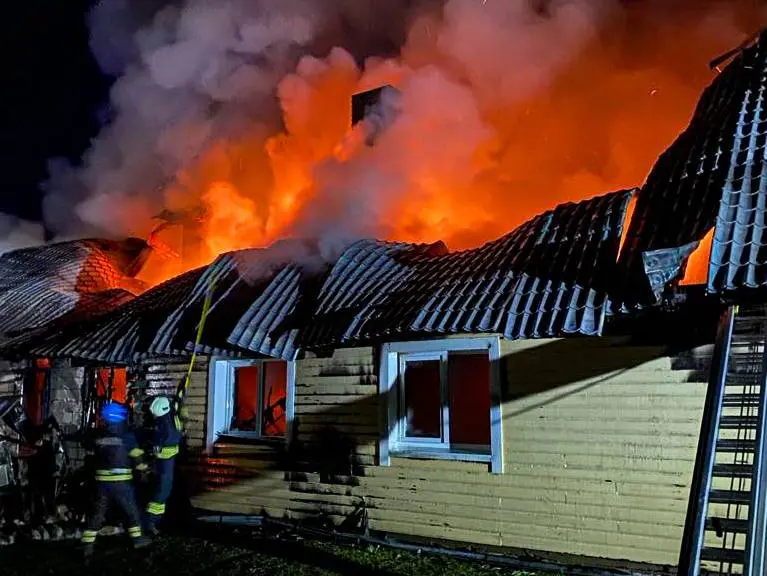 FOTOD: Tulekahju hävitas Kiku külas elumaja 13 6