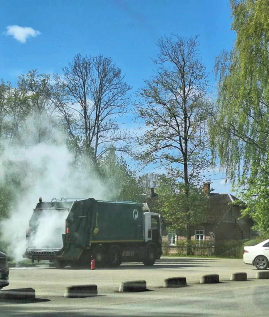 FOTOD:Antslas läks prügiauto põlema 2 494127753 1142046567956433 6817009098717467255 n