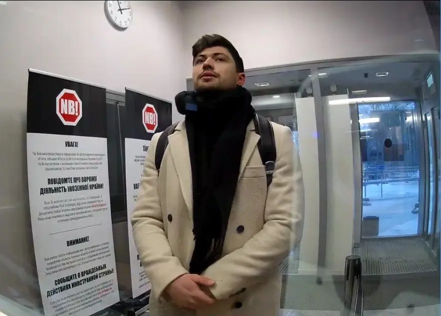 Dmitrijev foto piiril plakati kõrval-cmggpan9afg65gd5jkap1rch6h