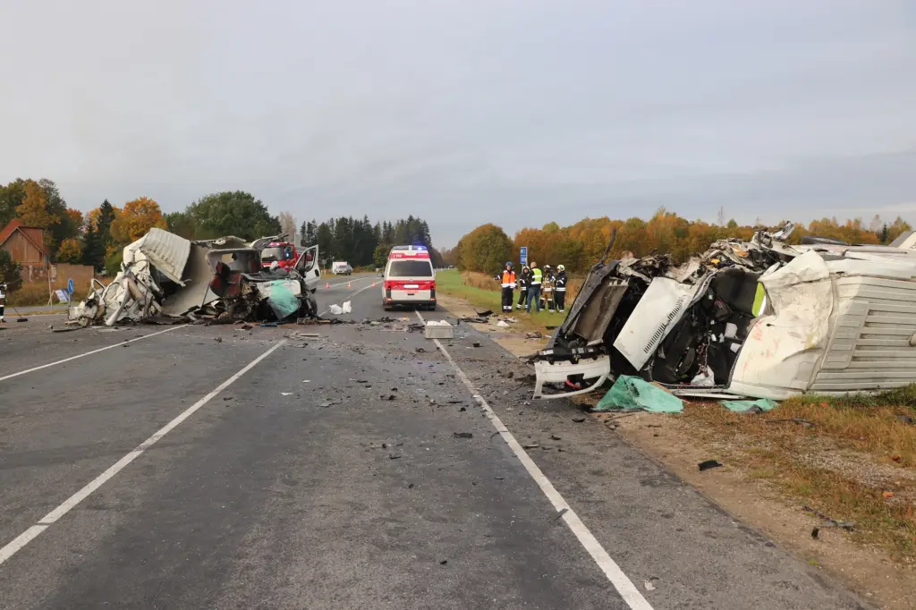 FOTOD: Tartumaal hukkus liiklusõnnetuses kaks inimest 5 Foto1