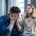 naine mees karjumine